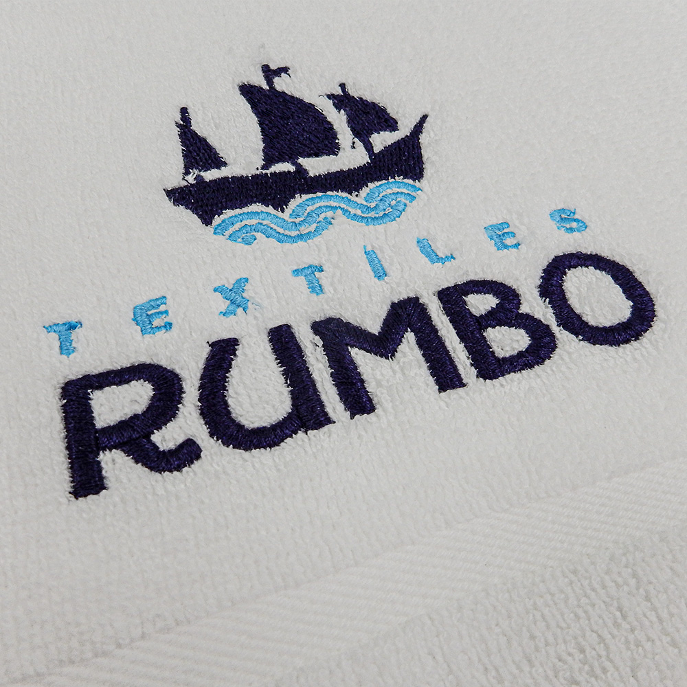 Personalización con logotipo bordado.