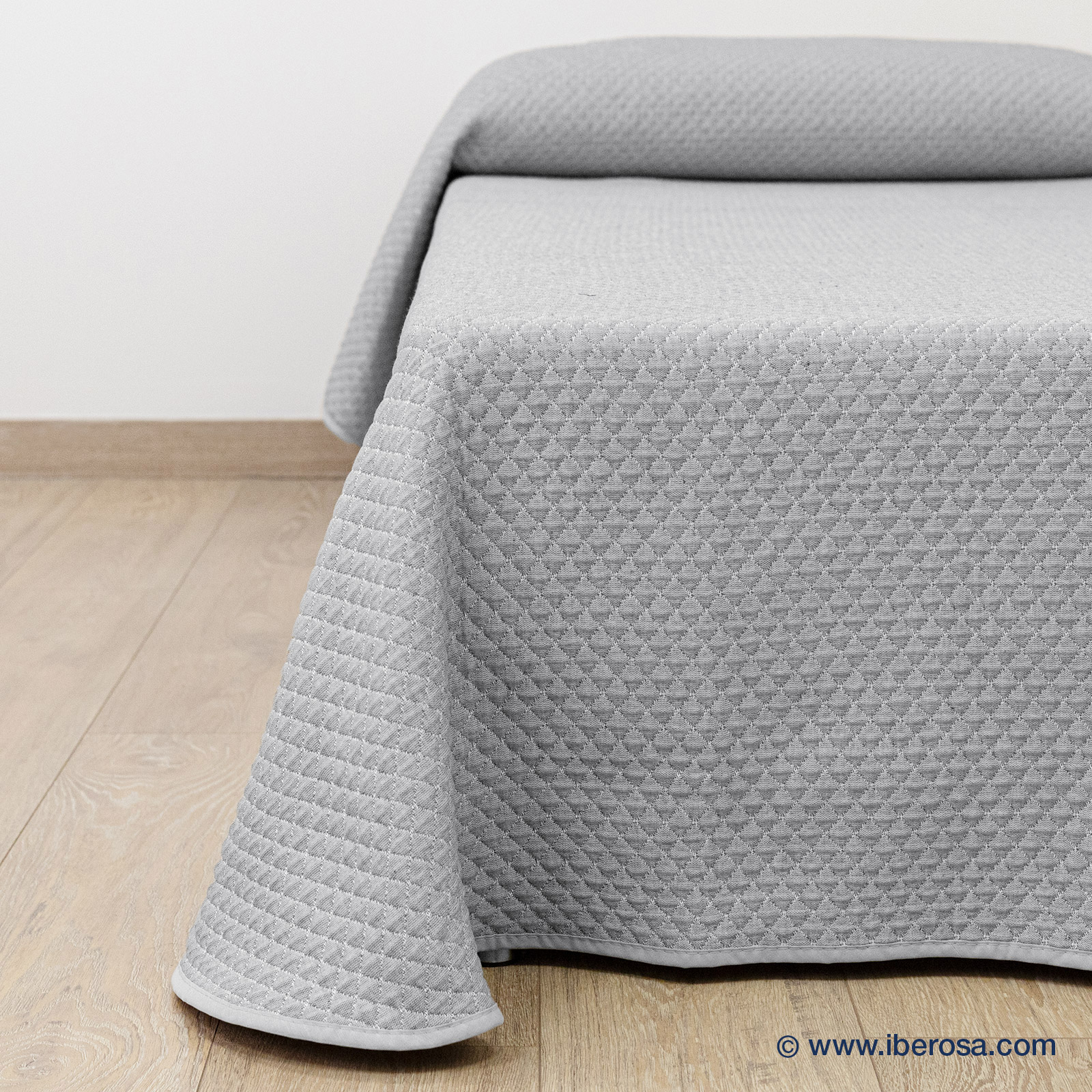 iberosa-textiles-rumbo-colcha-rin-gris-01